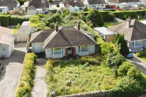 142 Deganwy Road, Llanrhos... 2 bed bungalow for sale