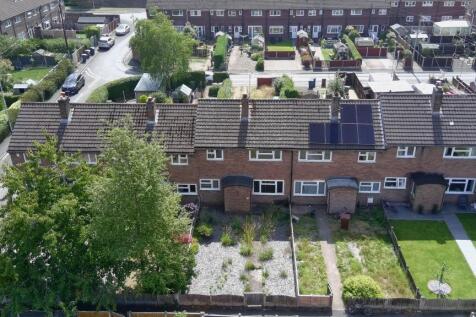 5 Birch Road, Stone, Staffordshire... 3 bed townhouse for sale