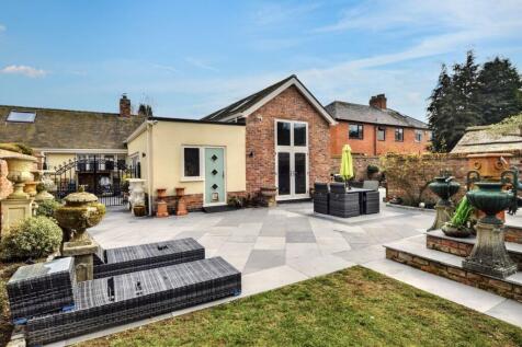 Mayfield Road, Wolverhampton WV7 4 bed detached bungalow for sale