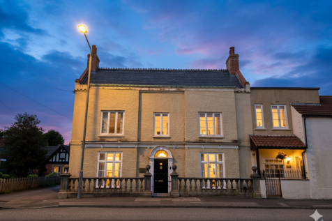 8 bedroom town house for sale