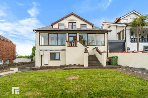 Buttrills Road, Barry CF62 9 bed detached house for sale