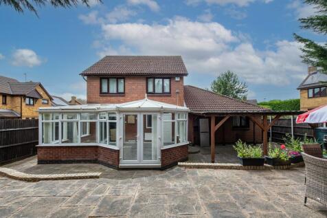 6 bedroom detached house for sale