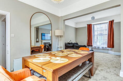 5 bedroom terraced house for sale