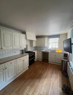 5 bedroom end of terrace house for sale