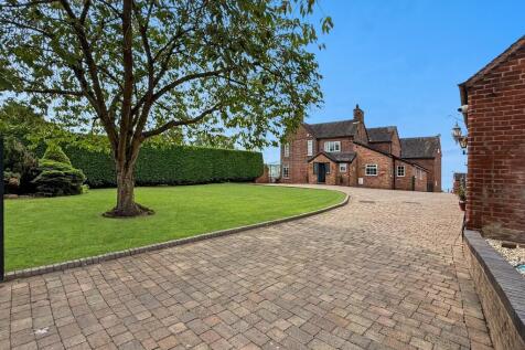 6 bedroom detached house for sale