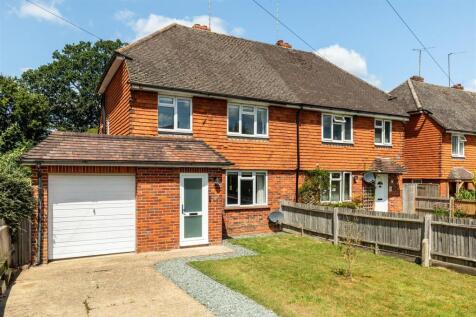 Stonepound Road, Hassocks BN6 3 bed semi