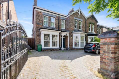 5 bedroom semi-detached house for sale