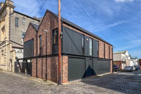 3 bedroom mews property for sale