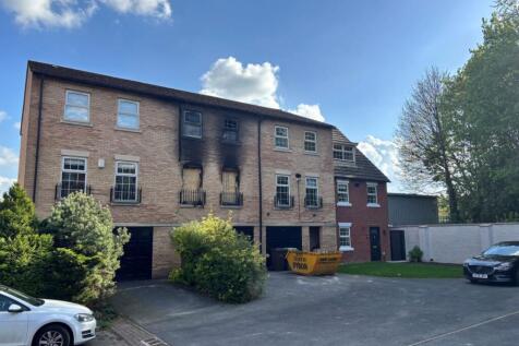 4 bedroom terraced house for sale
