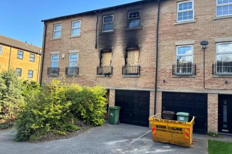 4 bedroom terraced house for sale