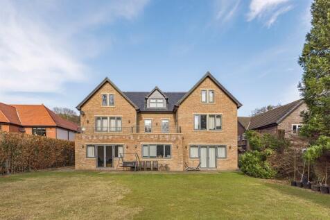6 bedroom detached house for sale