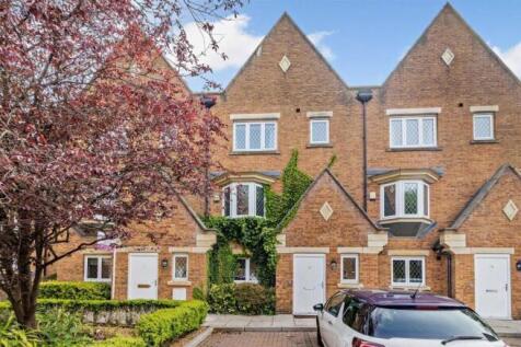 4 bedroom town house for sale