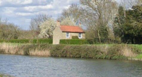 2 bedroom detached house for sale