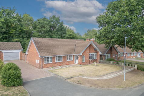 4 bedroom detached bungalow for sale