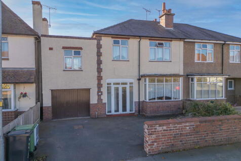 4 bedroom semi-detached house for sale