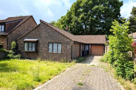 28 Throopside Avenue, Bournemouth... 3 bed bungalow for sale