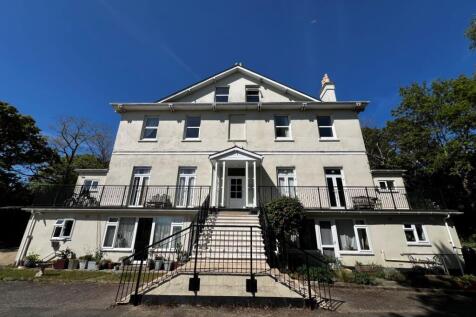 Flat 7 Highfield House, Courtenay... 2 bed flat for sale