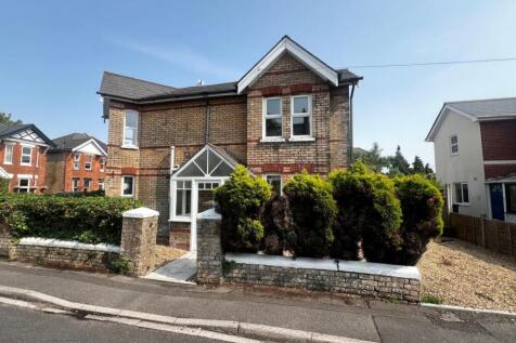 16 Tamworth Road, Bournemouth... 3 bed semi