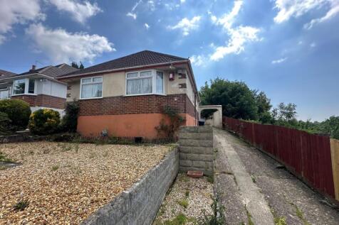11 Scott Road, Poole, Dorset, BH12 5AT 2 bed detached bungalow for sale