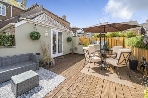 2 bedroom maisonette for sale