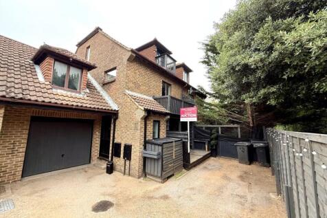 1A Portchester Road, Bournemouth... 4 bed semi