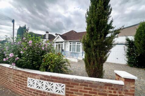13 Martin Dene, Bexleyheath, Kent... 2 bed detached bungalow for sale