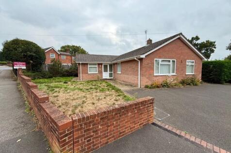 1 Margards Lane, Verwood, Dorset... 3 bed bungalow for sale