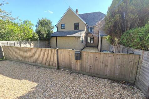 2 Downton Manor Farm Cottage... 3 bed townhouse for sale