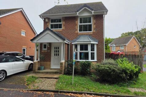 135 Twin Oaks Close, Broadstone... 3 bed detached house for sale