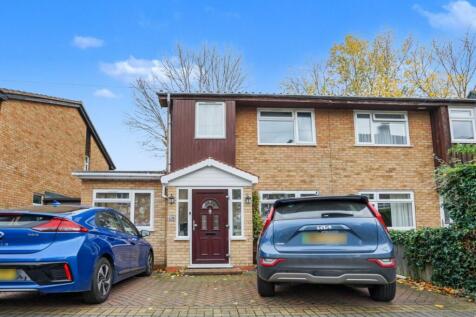 4 bedroom semi-detached house for sale