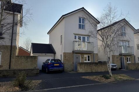 4 bedroom link detached house for sale