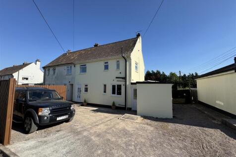 3 bedroom semi-detached house for sale