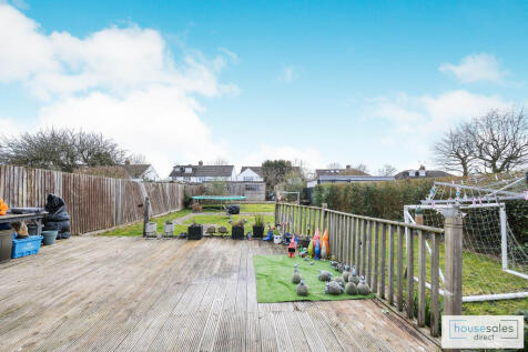 4 bedroom semi-detached bungalow for sale