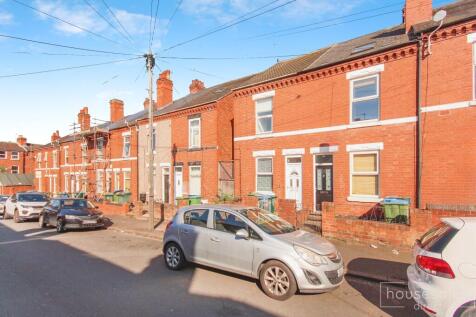 4 bedroom end of terrace house for sale