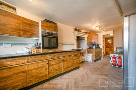 4 bedroom terraced house for sale