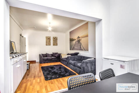 5 bedroom end of terrace house for sale