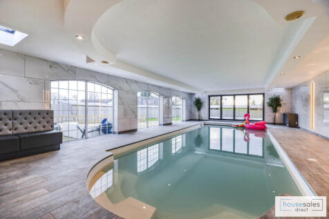 5 bedroom detached house for sale