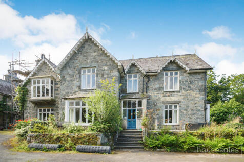 3 bedroom maisonette for sale