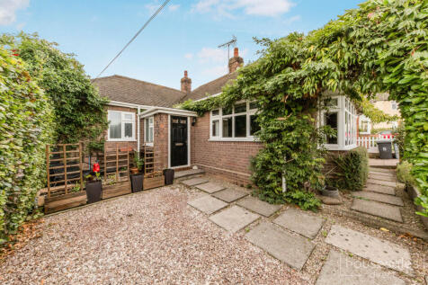 2 bedroom detached bungalow for sale