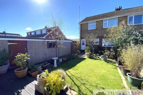 3 bedroom semi-detached house for sale