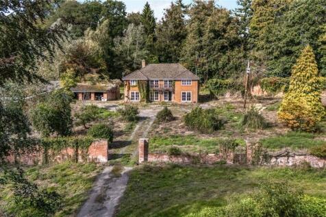5 bedroom detached house for sale