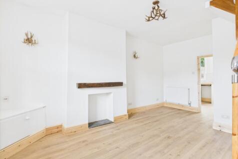 Brookfield, Glossop, SK13 6JE 2 bed terraced house for sale