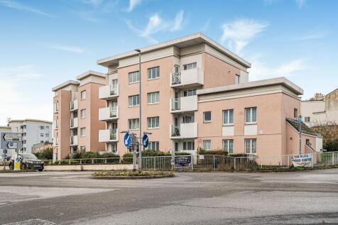 3 bedroom flat for sale