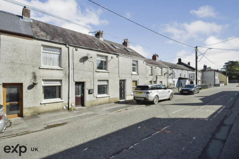 High Street, Carmarthen SA31 2 bed terraced house for sale