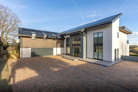 6 bedroom detached house for sale