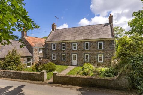 6 bedroom detached house for sale