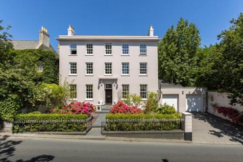 6 bedroom detached house for sale