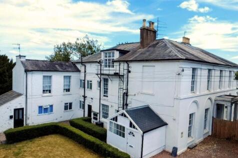 8 bedroom link detached house for sale