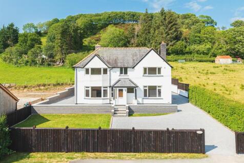 Welshpool SY21 3 bed detached house for sale
