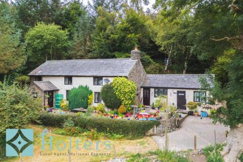 Newtown SY16 3 bed country house for sale